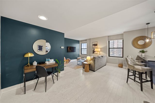 400 Walnut Street 1102, Des Moines, IA 50309