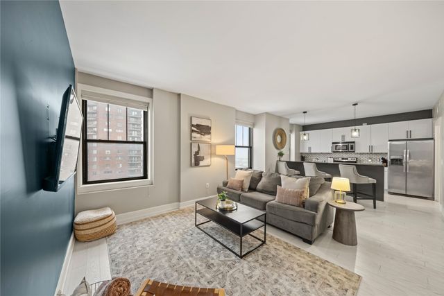 400 Walnut Street 1102, Des Moines, IA 50309