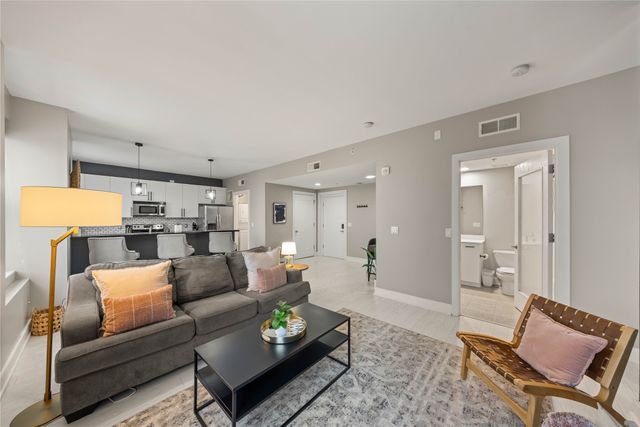 400 Walnut Street 1102, Des Moines, IA 50309