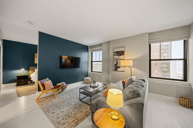 400 Walnut Street 1102, Des Moines, IA 50309