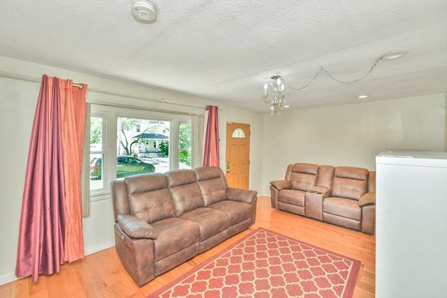 41 Woodland Ave, Brockton, MA 02301
