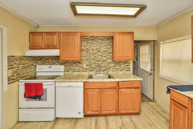 41 Woodland Ave, Brockton, MA 02301