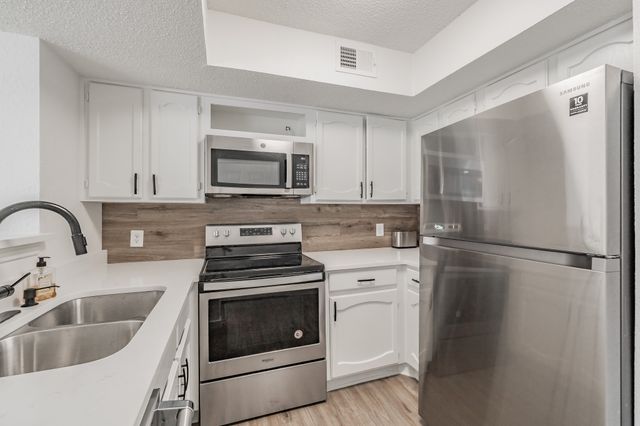 3101 Sondra Drive 201, Fort Worth, TX 76107