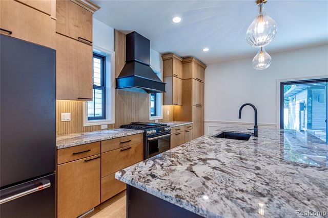 1935 Brookwood Avenue, Royal Oak, MI 48073