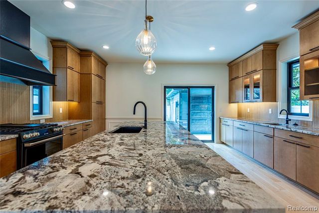 1935 Brookwood Avenue, Royal Oak, MI 48073