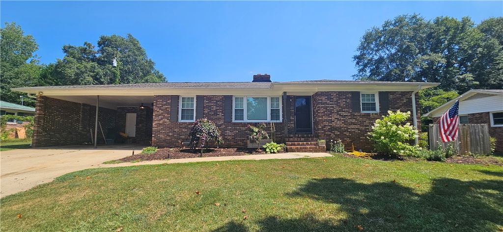 500 Sherwood Drive, Seneca, SC 29678