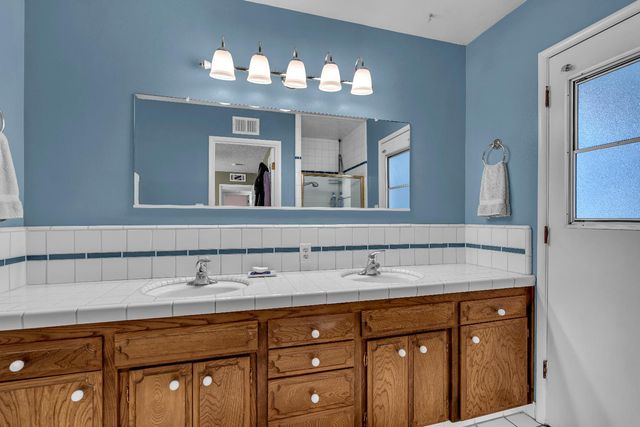 1074 E Sample Avenue, Fresno, CA 93710