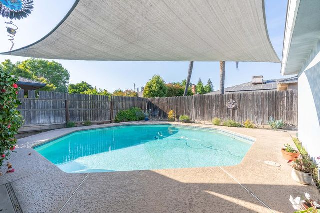 1074 E Sample Avenue, Fresno, CA 93710