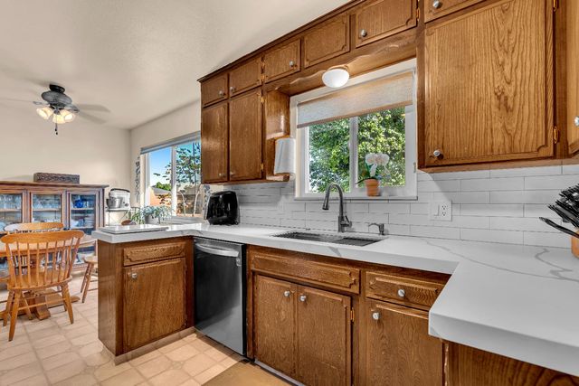 1074 E Sample Avenue, Fresno, CA 93710