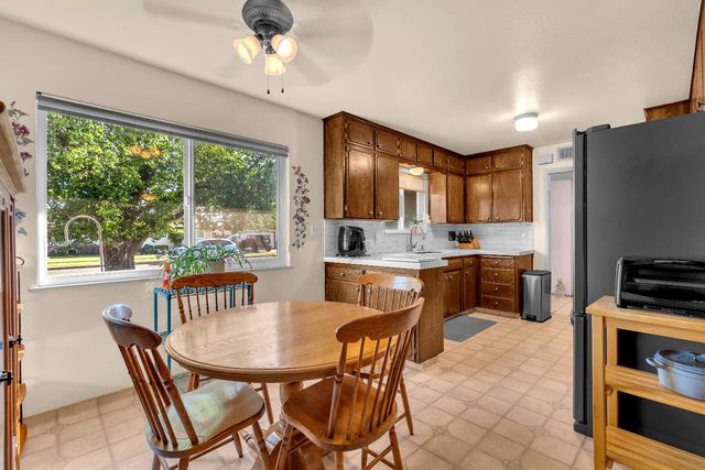 1074 E Sample Avenue, Fresno, CA 93710