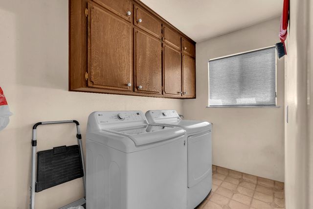 1074 E Sample Avenue, Fresno, CA 93710