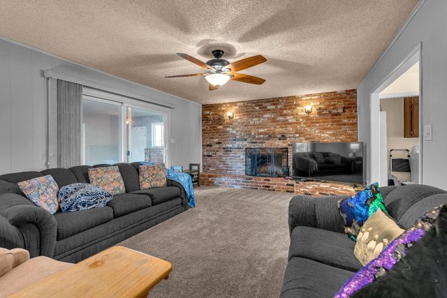 1074 E Sample Avenue, Fresno, CA 93710