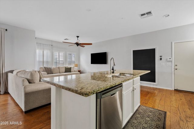 1354 S HEARTLAND Lane, Gilbert, AZ 85296