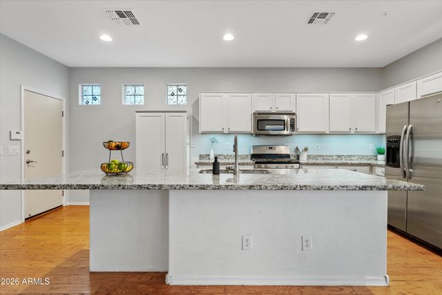 1354 S HEARTLAND Lane, Gilbert, AZ 85296