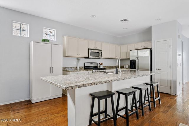 1354 S HEARTLAND Lane, Gilbert, AZ 85296