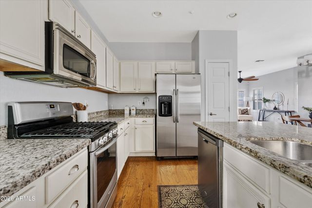 1354 S HEARTLAND Lane, Gilbert, AZ 85296