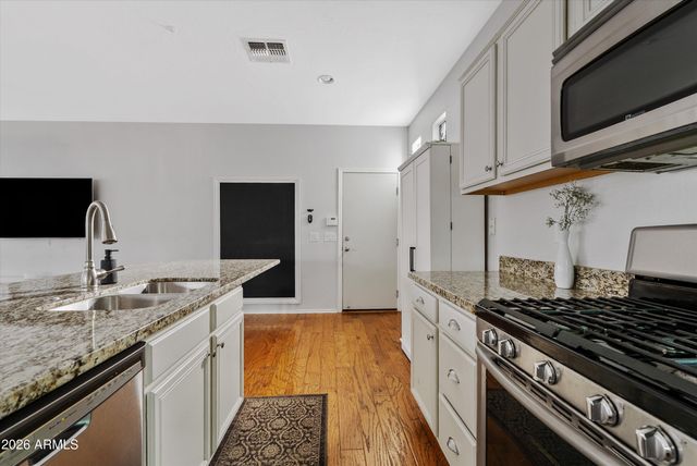 1354 S HEARTLAND Lane, Gilbert, AZ 85296