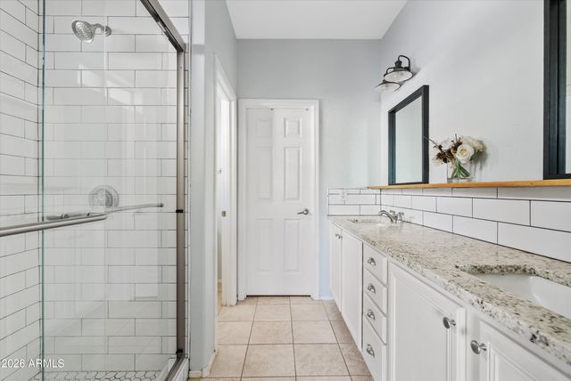 1354 S HEARTLAND Lane, Gilbert, AZ 85296