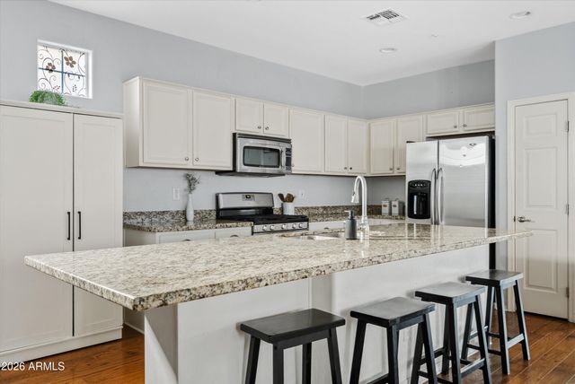 1354 S HEARTLAND Lane, Gilbert, AZ 85296