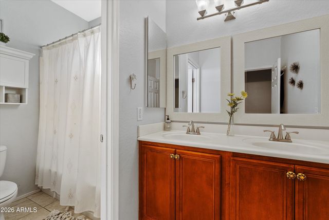 1354 S HEARTLAND Lane, Gilbert, AZ 85296