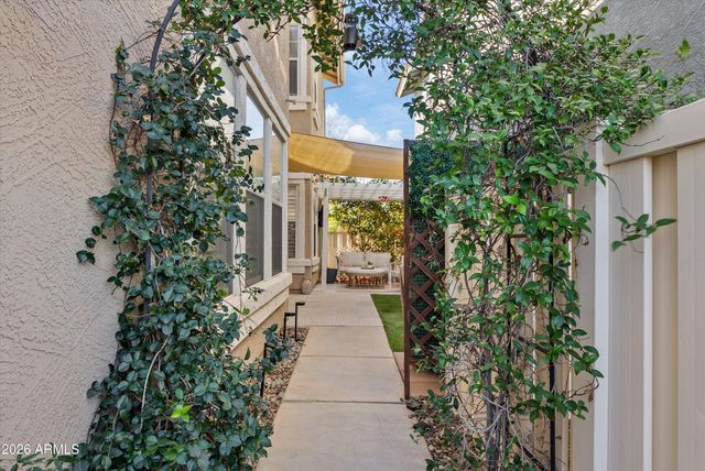 1354 S HEARTLAND Lane, Gilbert, AZ 85296