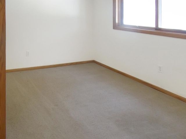 7229 Woodstock Curve, Bloomington, MN 55438