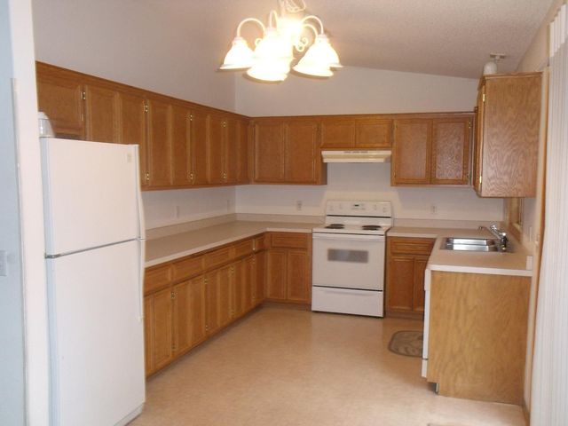 7229 Woodstock Curve, Bloomington, MN 55438