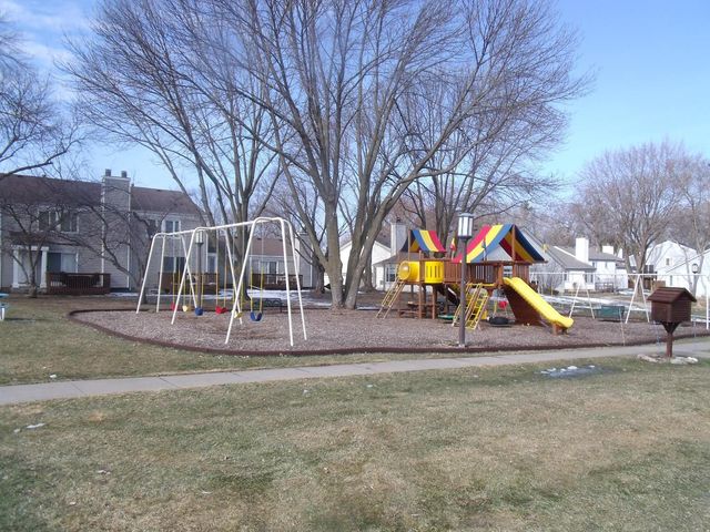 7229 Woodstock Curve, Bloomington, MN 55438