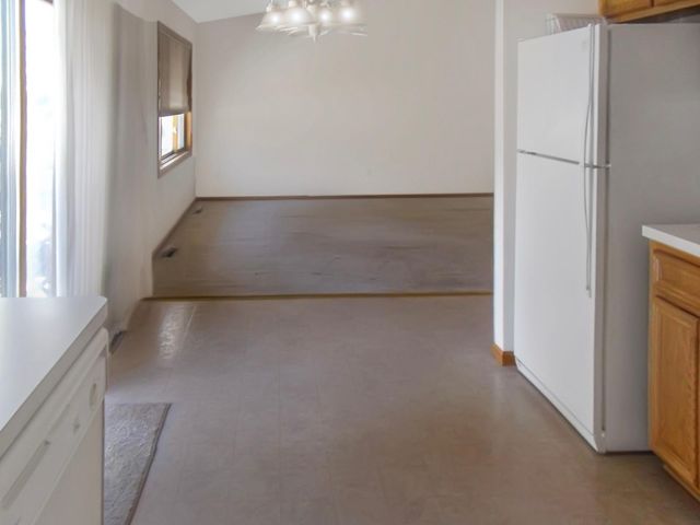 7229 Woodstock Curve, Bloomington, MN 55438