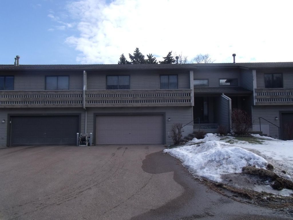 7229 Woodstock Curve, Bloomington, MN 55438