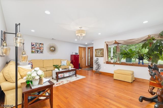 23 Sneider Rd, Warren Twp., NJ 07059