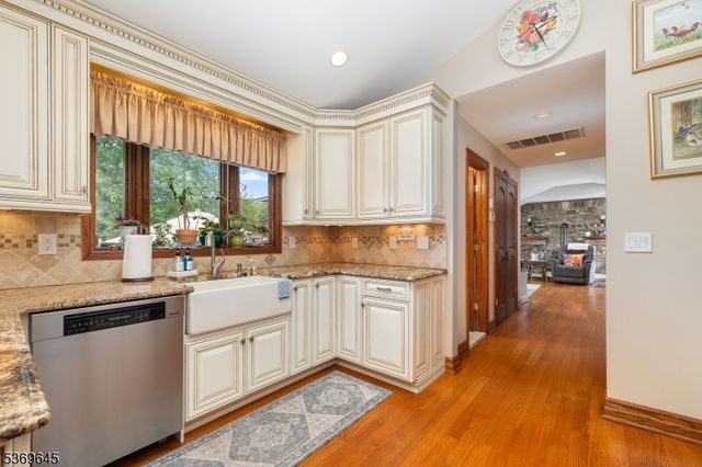 23 Sneider Rd, Warren Twp., NJ 07059