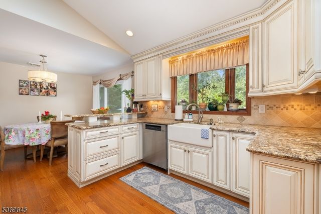 23 Sneider Rd, Warren Twp., NJ 07059