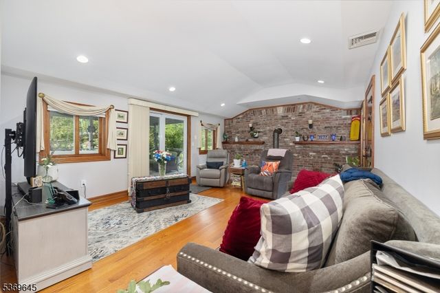 23 Sneider Rd, Warren Twp., NJ 07059