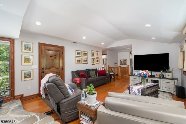 23 Sneider Rd, Warren Twp., NJ 07059