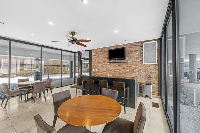 2195 Poplar Ave Apt 207, Memphis, TN 38104