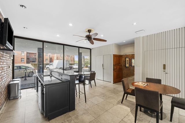 2195 Poplar Ave Apt 207, Memphis, TN 38104