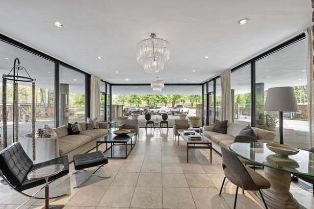 2195 Poplar Ave Apt 207, Memphis, TN 38104