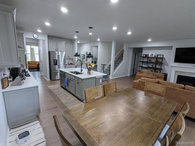 5018 Shoreham Circle, Clarkston, MI 48346