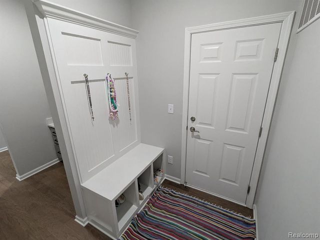 5018 Shoreham Circle, Clarkston, MI 48346