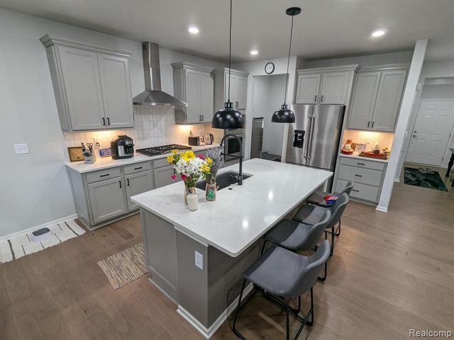 5018 Shoreham Circle, Clarkston, MI 48346