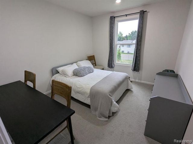 5018 Shoreham Circle, Clarkston, MI 48346