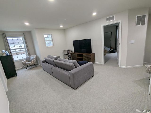 5018 Shoreham Circle, Clarkston, MI 48346