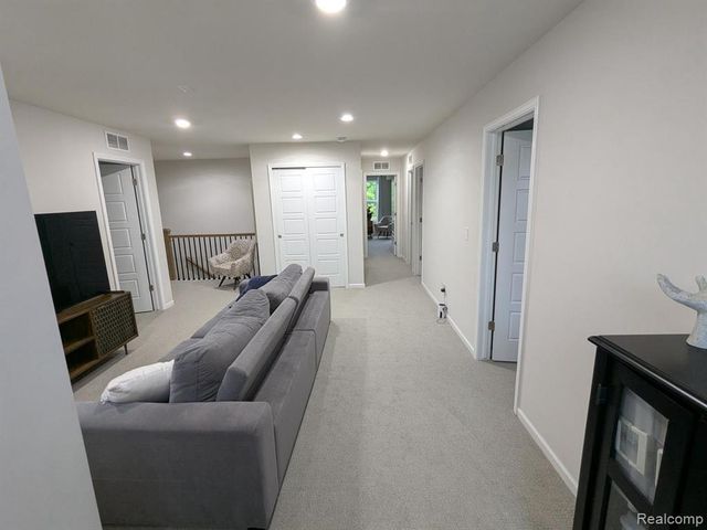 5018 Shoreham Circle, Clarkston, MI 48346