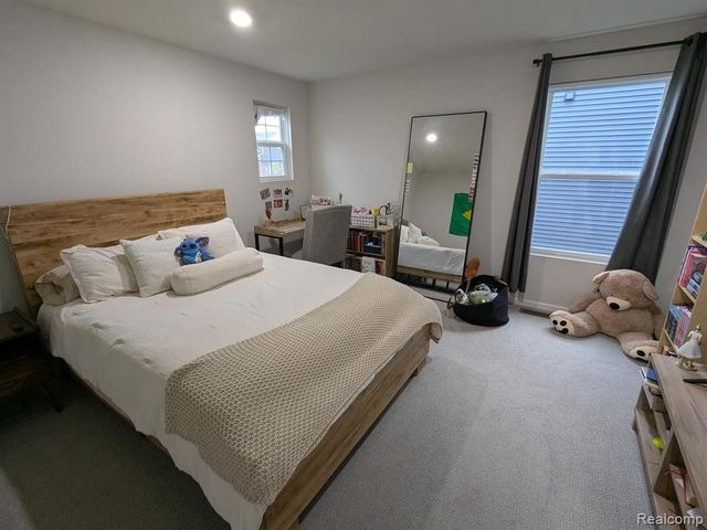 5018 Shoreham Circle, Clarkston, MI 48346