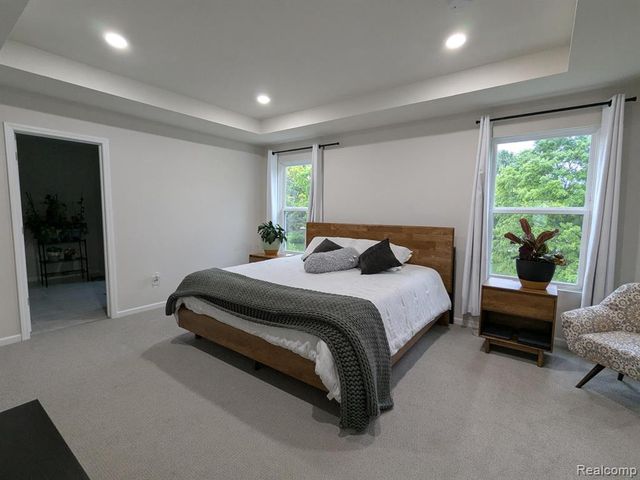 5018 Shoreham Circle, Clarkston, MI 48346