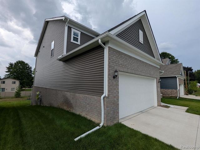 5018 Shoreham Circle, Clarkston, MI 48346