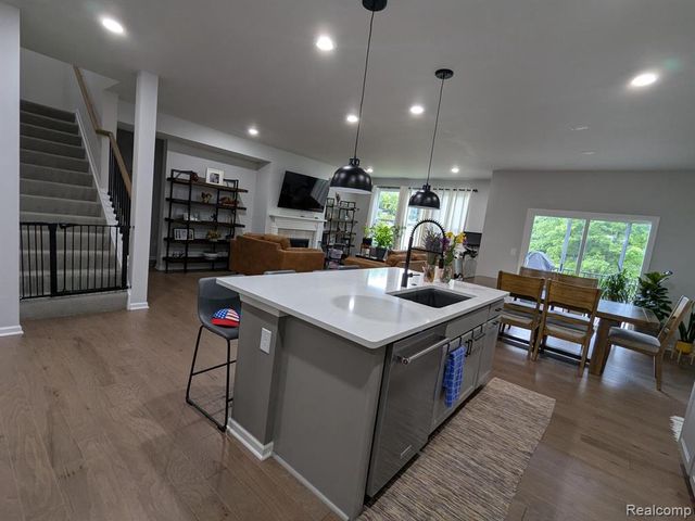 5018 Shoreham Circle, Clarkston, MI 48346