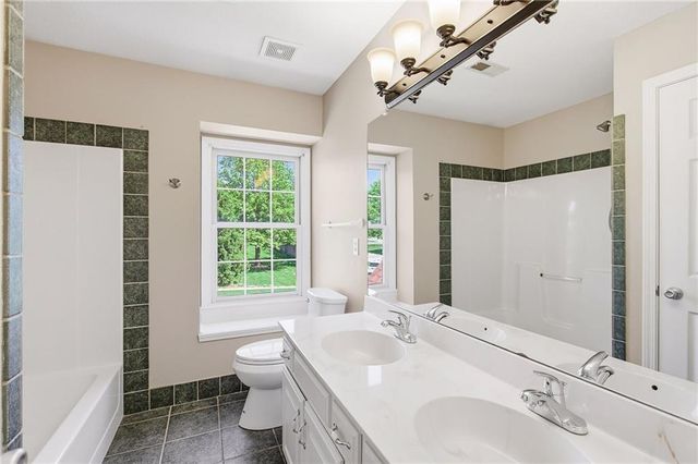 1925 MEADOWLANE Street, Kearney, MO 64060