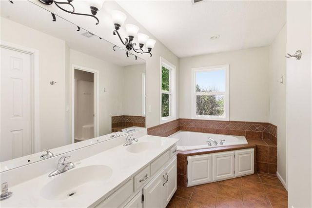 1925 MEADOWLANE Street, Kearney, MO 64060
